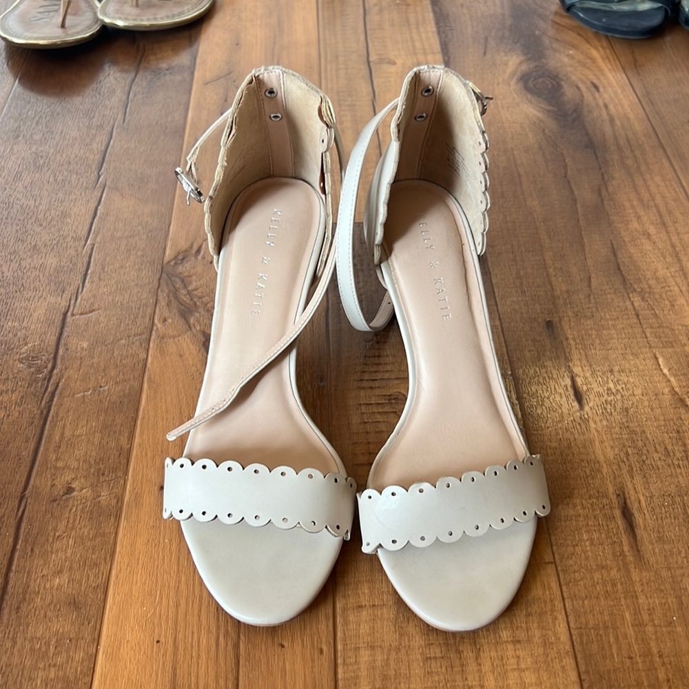 Tan Scalloped Kitten Heels